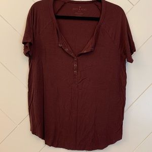 American eagle maroon short sleeve top